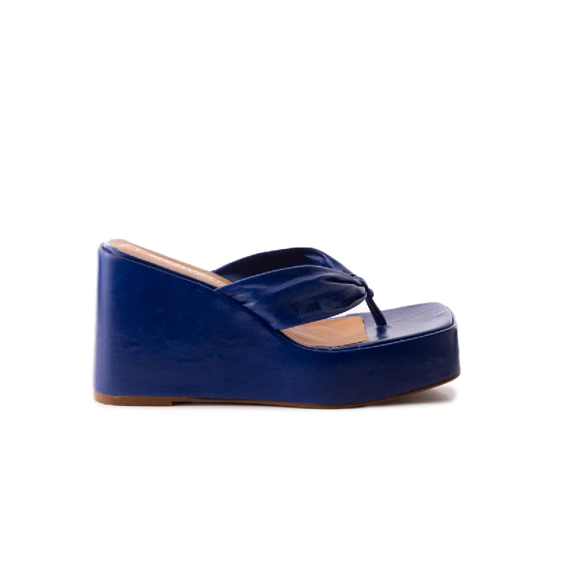 Elegant and sophisticated women's shoe stylesHillary Blue Leather