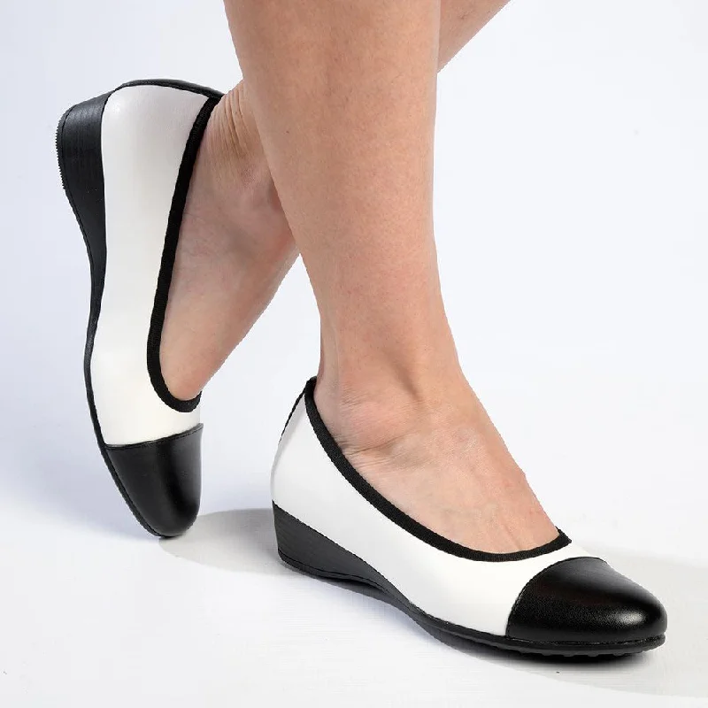 Chic and minimalist women's footwear trendsHush Puppies Two Tone Rishelle Wedge - White/Black Chic and minimalist women's footwear trendsHush Puppies Two Tone Rishelle Wedge - White/Black