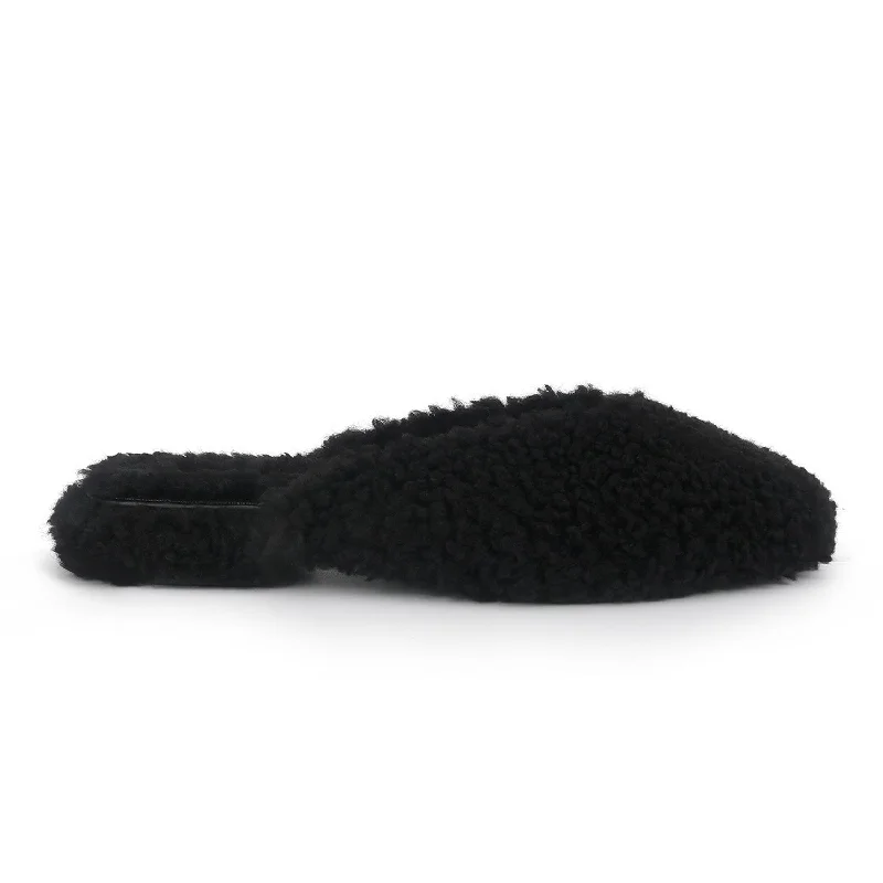Chic and versatile women's footwearJessy Shearling Mule in Black