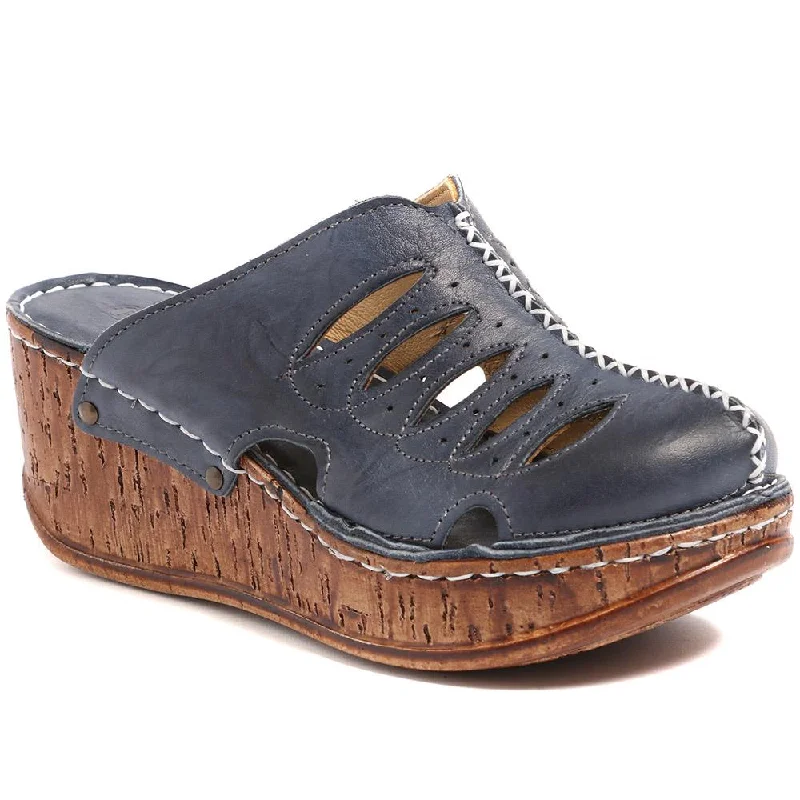 Versatile and adaptable women's shoes for every occasionLeather Wedge Clogs - CAY37009 / 323 854 Versatile and adaptable women's shoes for every occasionLeather Wedge Clogs - CAY37009 / 323 854