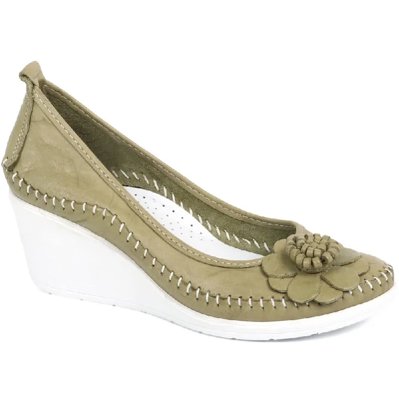 Timeless and elegant women's shoe classicsLeather Wedge Pumps - GOKH37003 / 323 271 Timeless and elegant women's shoe classicsLeather Wedge Pumps - GOKH37003 / 323 271