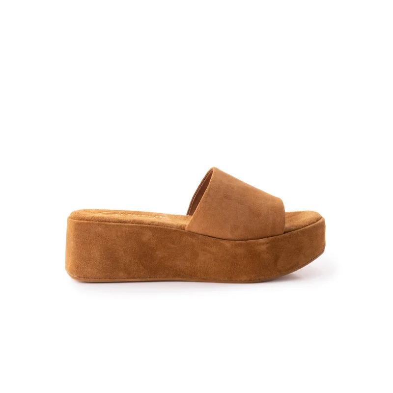 Comfy and stylish women's shoes for walkingLeonora Cognac Suede