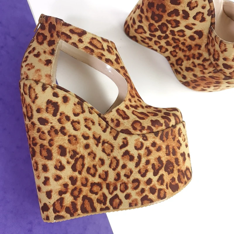 Warm and cozy women's shoes for winterLeopard Wedge Platform Shoes