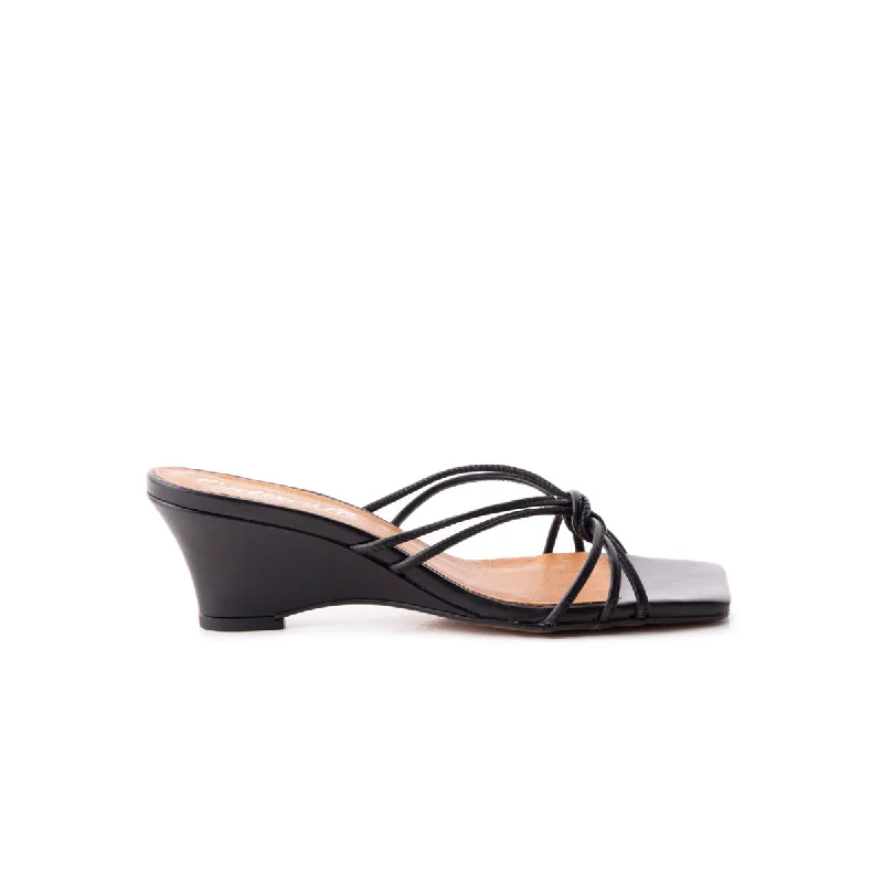 Chic and trendy women's shoe fashionsNidia Black Leather