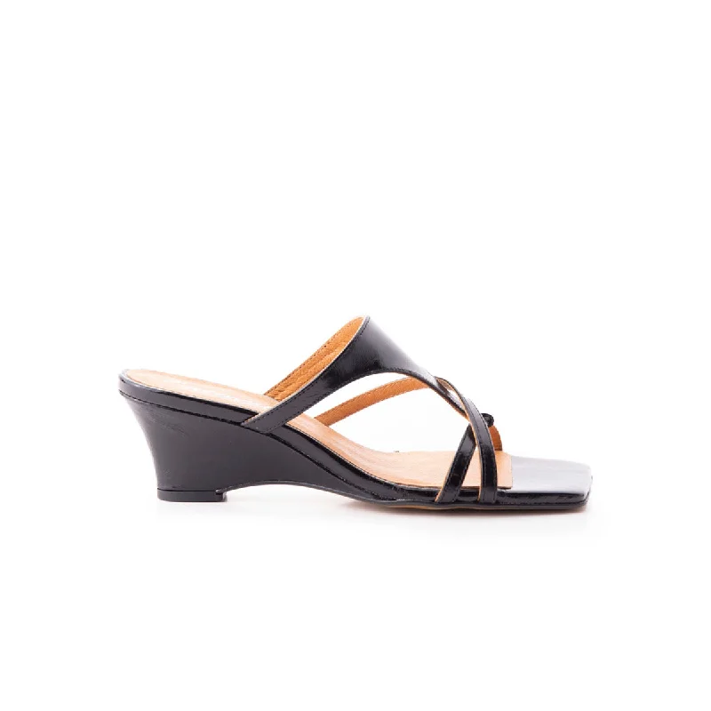 Bold and striking women's shoe fashionsNiobe Black Leather