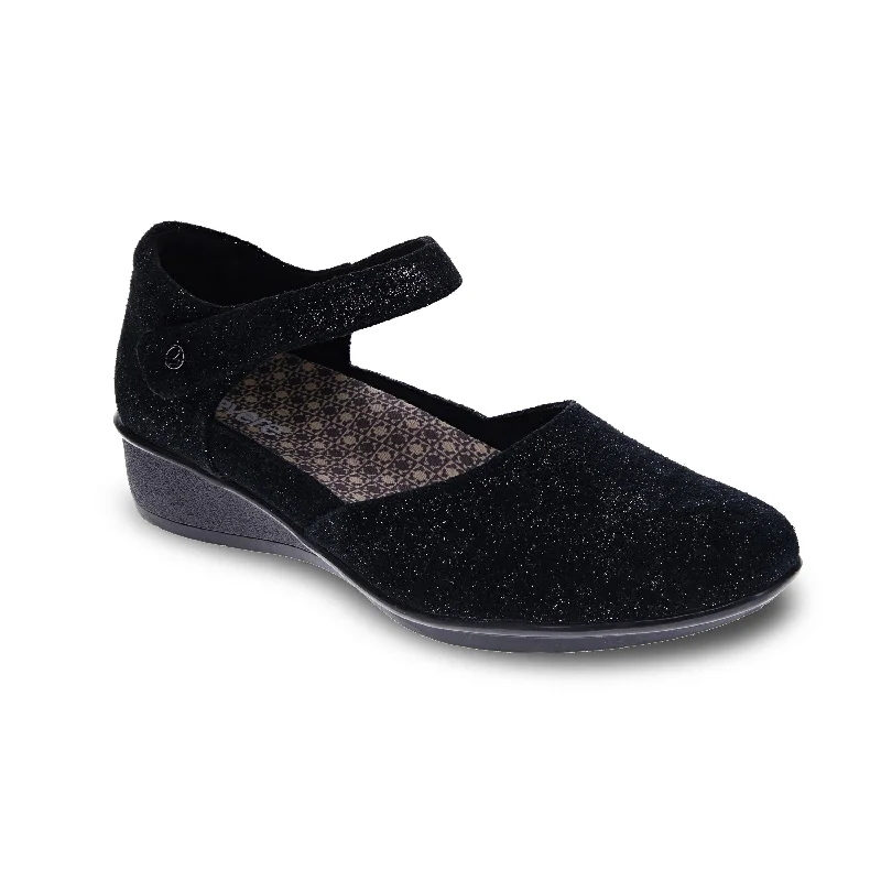 Stylish and comfortable women's shoes for long flightsOsaka Mary Jane