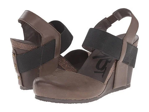 Versatile and stylish women's shoes for everyday chicOTBT Women's Rexburg Wedge Pump Versatile and stylish women's shoes for everyday chicOTBT Women's Rexburg Wedge Pump