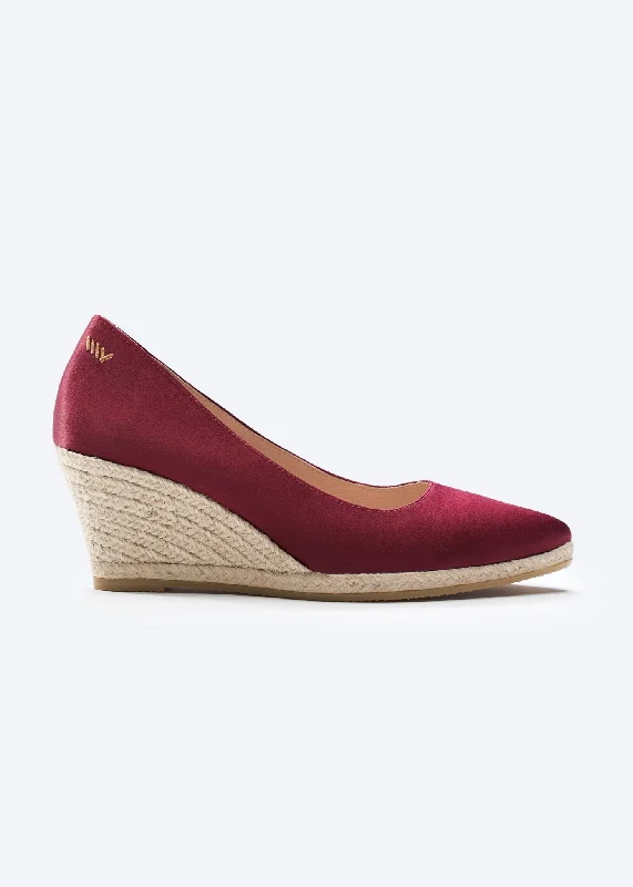 Flattering and stylish women's shoes for petite feetRoses Limited Edition Silk U Cut Espadrille Wedges Flattering and stylish women's shoes for petite feetRoses Limited Edition Silk U Cut Espadrille Wedges