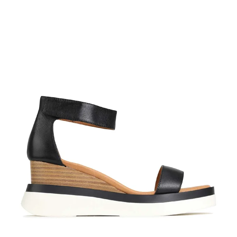 Comfy and cozy women's shoes for loungingSASKINA WEDGE SANDALS LEATHER