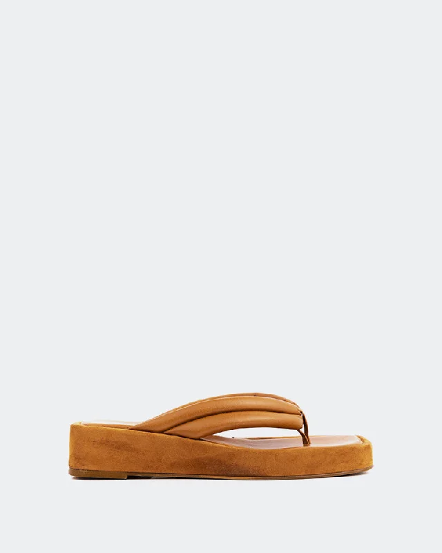 Chic and minimalist women's footwear trendsSenda Tan Leather