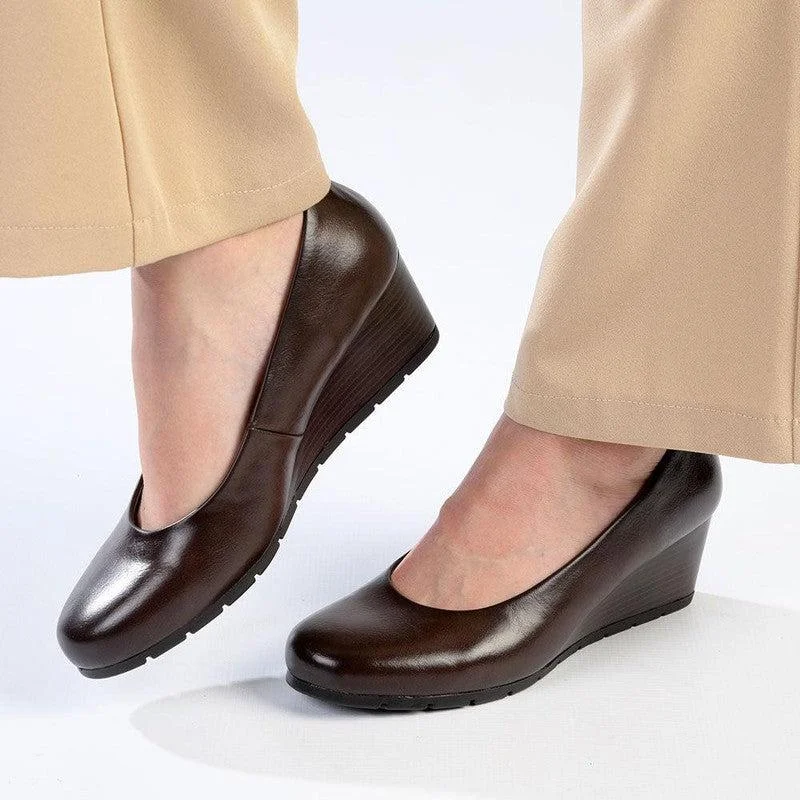 Versatile and stylish women's shoes for city walksSoft Style By Hush Puppies Mihewi Wedge Court - Chocolate Versatile and stylish women's shoes for city walksSoft Style By Hush Puppies Mihewi Wedge Court - Chocolate