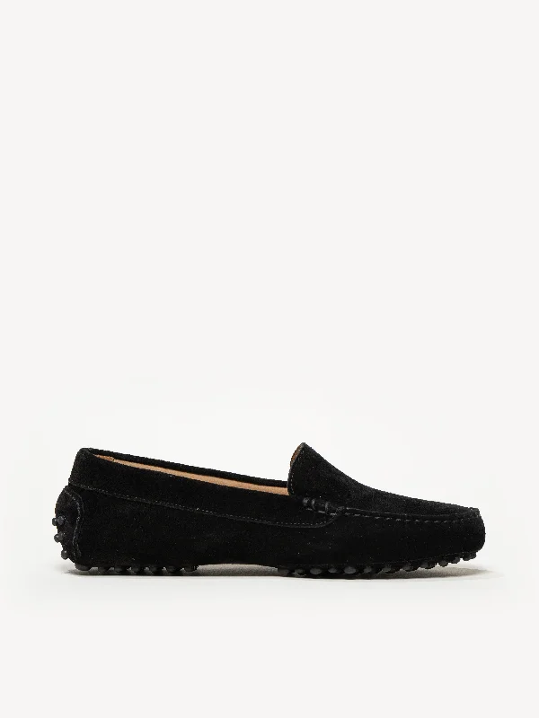 Practical and stylish women's shoes for travelThe Felize Suede