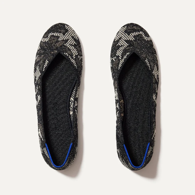 Effortlessly stylish women's shoe choicesThe Flat - Black Chantilly