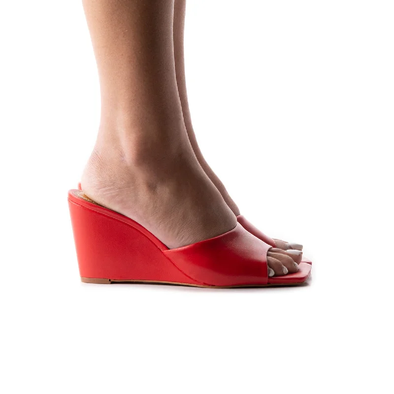 Practical and stylish women's shoes for travelToscana Red Leather