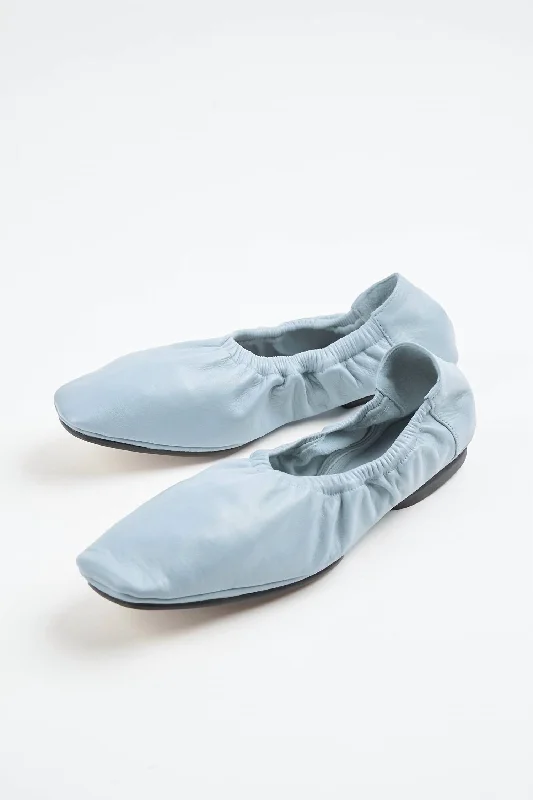 Luxurious and opulent women's shoe optionsTravel Ballerina In Azul