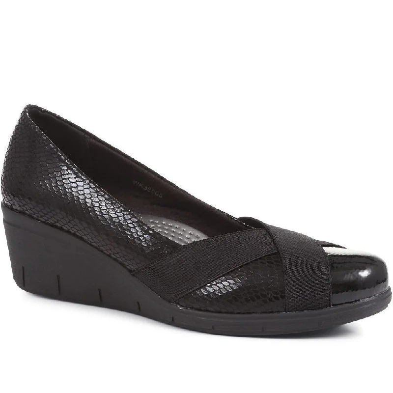 Elegantly crafted women's shoesWedge Heeled Court Shoes - WK36005 / 322 575
