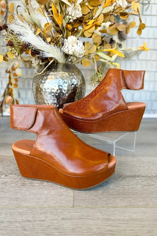 Chic and stylish women's shoes that complement every outfit and occasioChocolat Blu White Brown Leather Open Toe Wedge Chic and stylish women's shoes that complement every outfit and occasioChocolat Blu White Brown Leather Open Toe Wedge