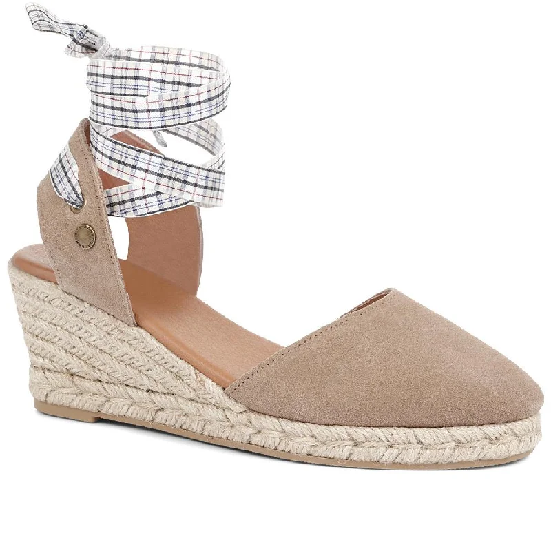 Stunning and eye-catching women's footwearWhitney Leather Wedge Sandals - BARBR35515 / 321 403 Stunning and eye-catching women's footwearWhitney Leather Wedge Sandals - BARBR35515 / 321 403
