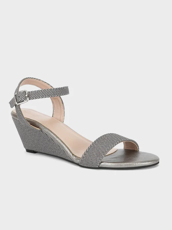 Elegant and sophisticated women's shoes for elegant eveningsWomen's "AKOBIRA" Wedge Heeled Sandals Elegant and sophisticated women's shoes for elegant eveningsWomen's "AKOBIRA" Wedge Heeled Sandals