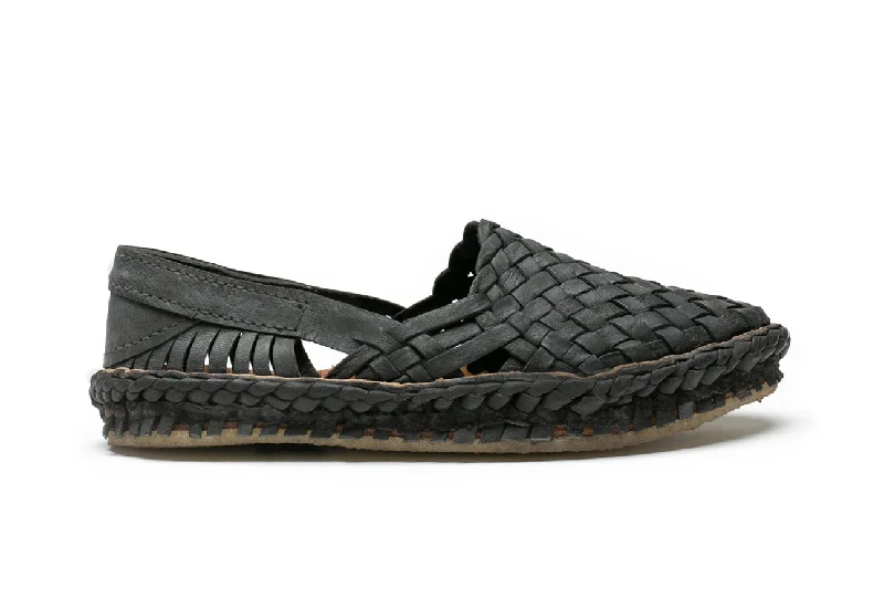 Flattering and stylish women's shoes for wide feetWoven Flat in Charcoal
