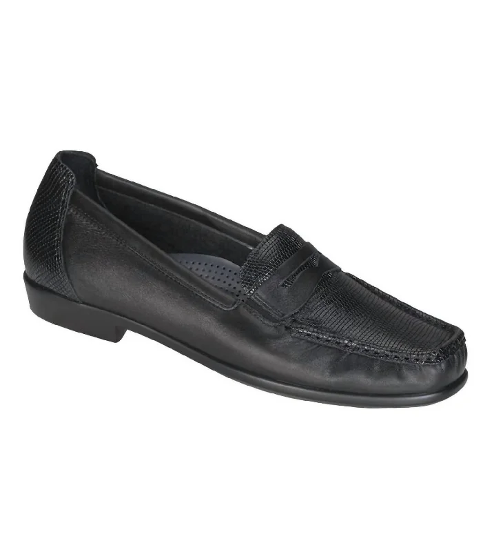 Comfy and cozy women's shoes for loungingWomen's Penny J Loafer - Narrow In Black