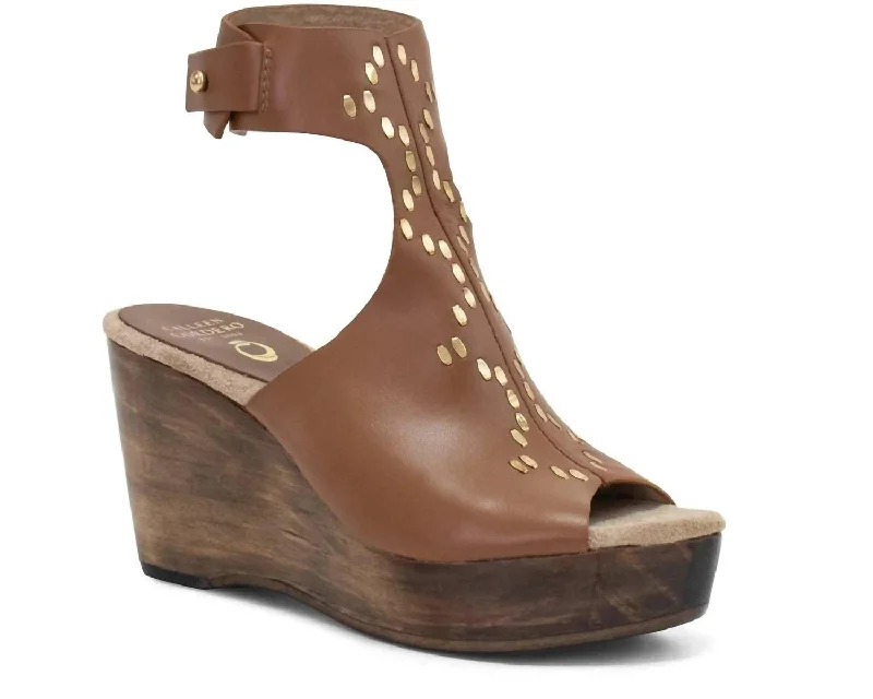 Stylish and supportive women's shoes for high archesWomen's Pia Wedge In Tawny Leather With Brass Art