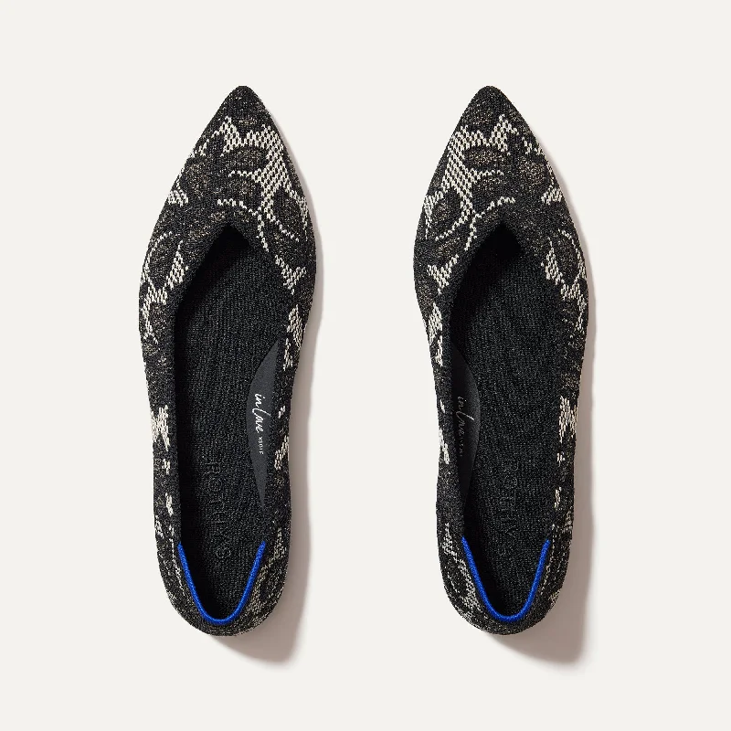 Comfortable and supportive women's shoes for all-day wearThe Point II - Black Chantilly Comfortable and supportive women's shoes for all-day wearThe Point II - Black Chantilly