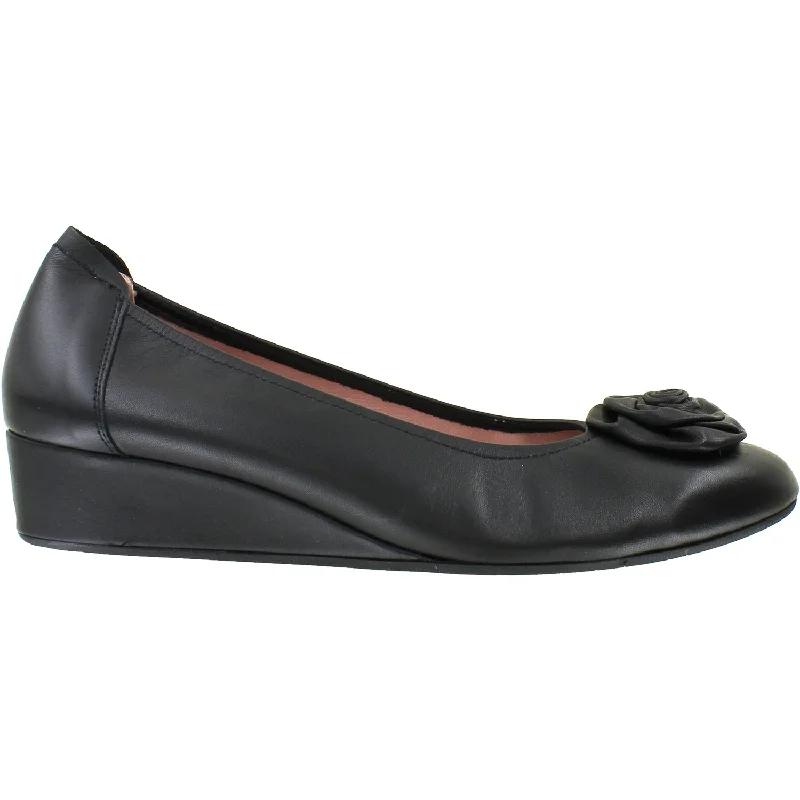 Flattering and stylish women's shoes for petite feetWomen's Sabrinas Lisboa Flower 81103 Black Leather
