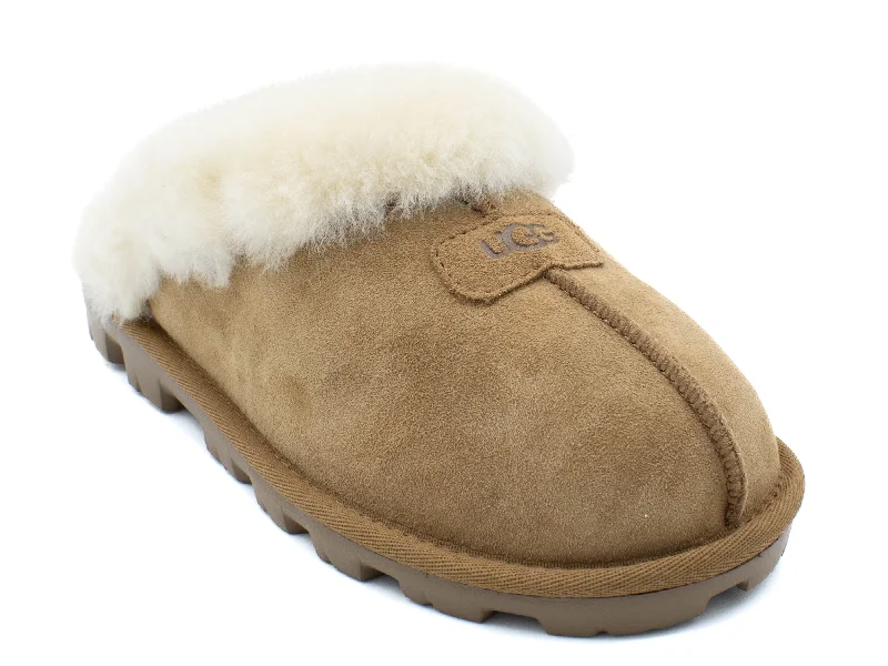 Chic and versatile women's footwearUGGS Coquette