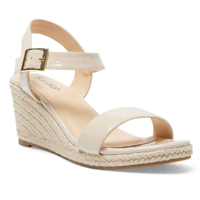 Versatile and adaptable women's shoes for every occasionAnnie Wedge in Nude Patent