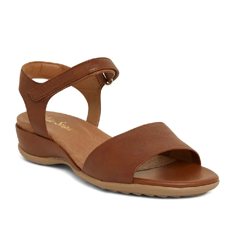 Comfy and casual women's shoes for the weekendCamden Sandal in Mid Brown Leather