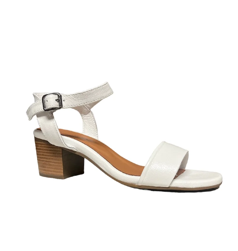 Fashion-forward and trendy women's shoe stylesChelsea-02 White Leather
