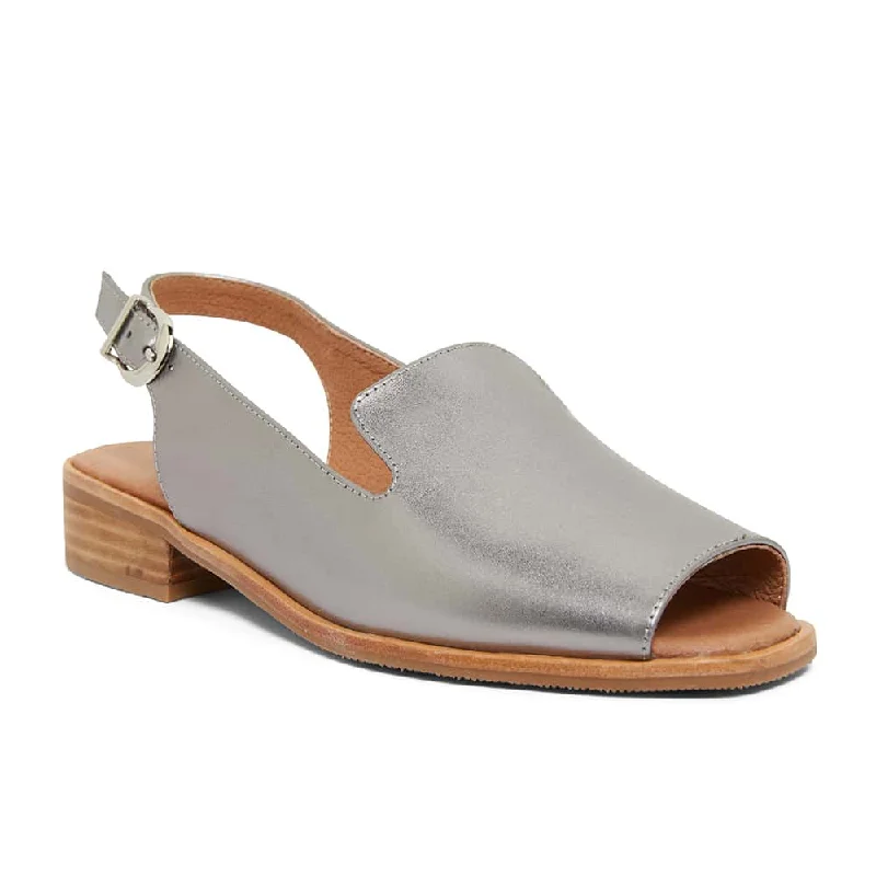 Chic and stylish women's shoes for fashion weekDelaney Sandal in Pewter Leather