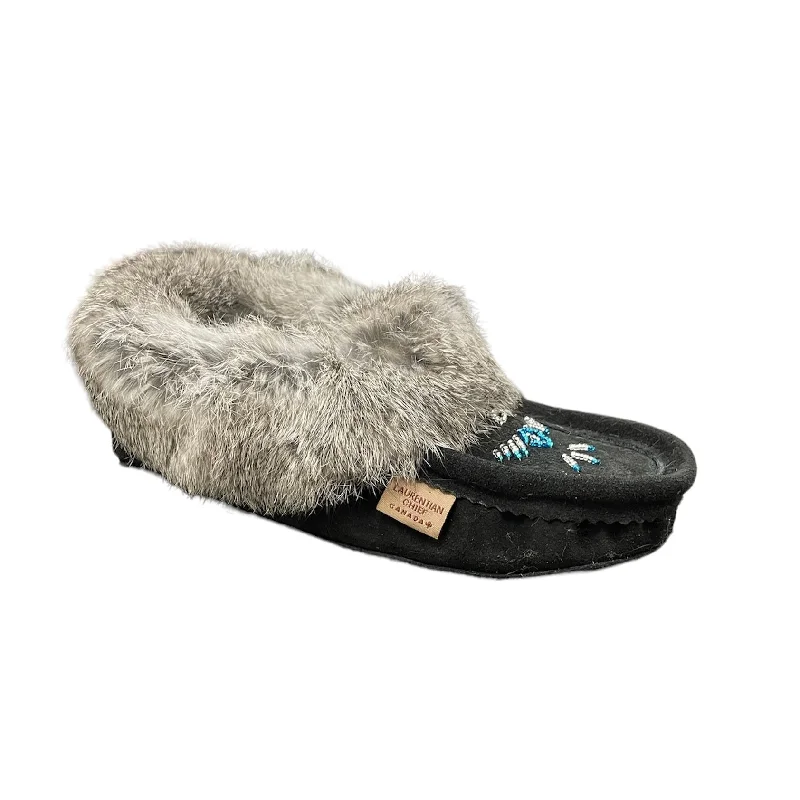 Stylish and supportive women's shoes for plantar fasciitisFur Moccasin - Black Suede
