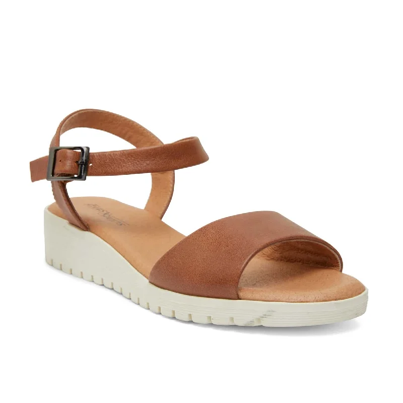 Sleek and modern women's footwear optionsGeorgie Sandal in Tan Leather