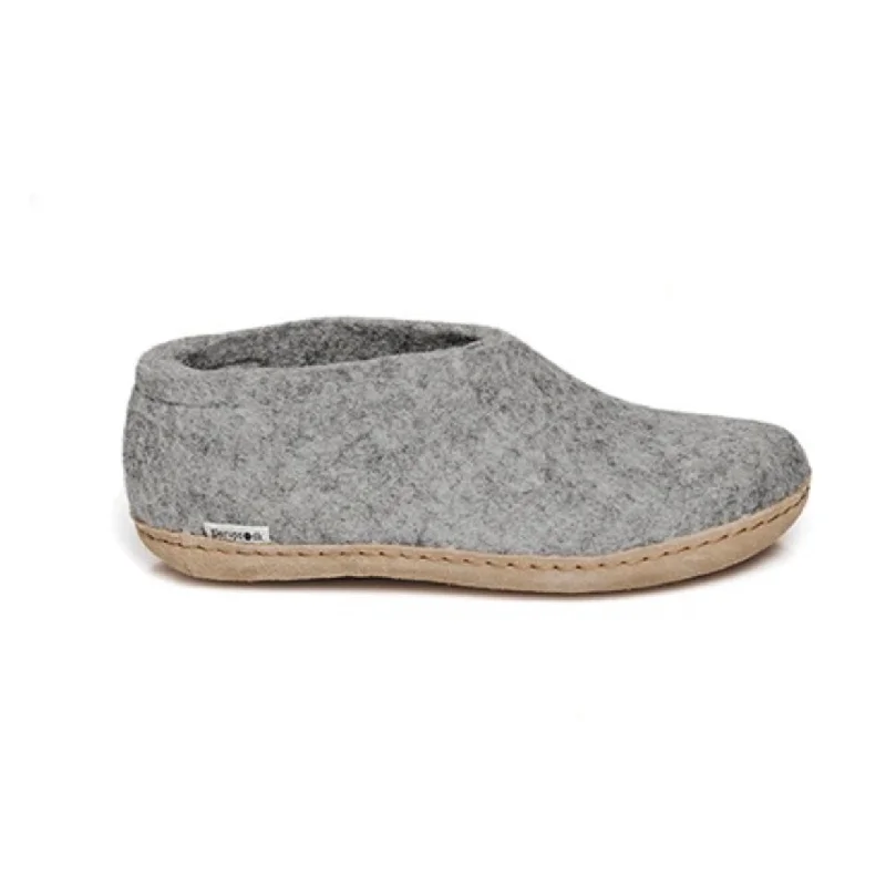 Practical and functional women's footwear solutionsShoe with Leather Sole - Grey