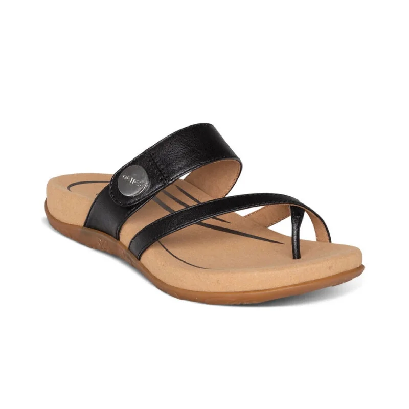 Durable and stylish women's shoes for active lifestylesIzzy - Black