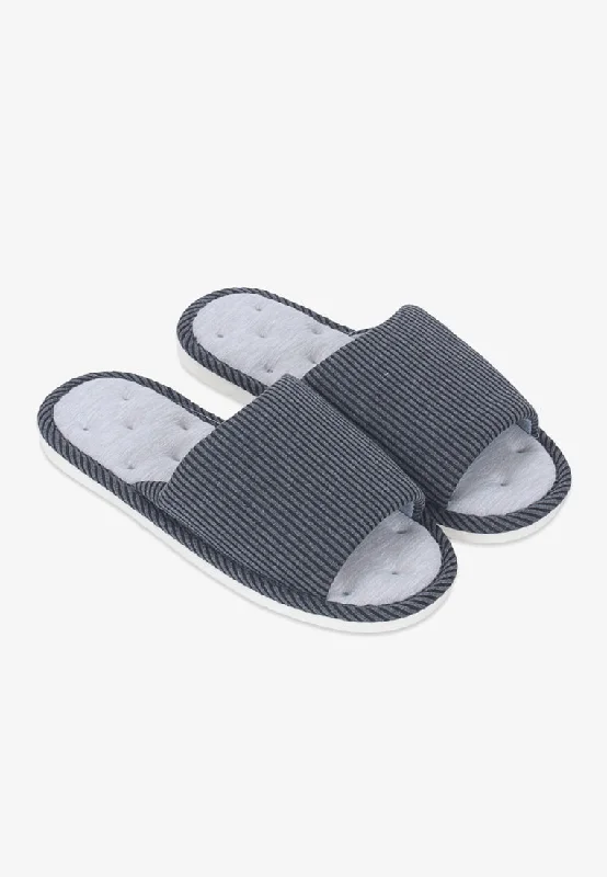 Practical and stylish women's shoes for travelSolemate Extra Wide Unisex Room Slippers - Grey