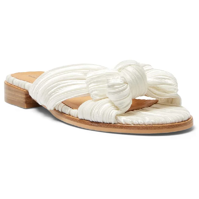 Bold and statement-making women's shoes for the bold and beautifulRhapsody Flat in Ivory Pleat