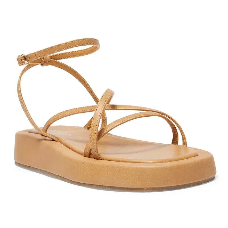 Comfy and stylish women's shoes for everyday casual wearVanya Sandal in Tan Smooth