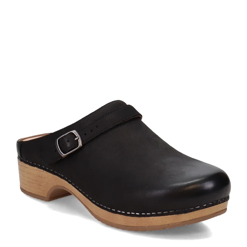 Chic and versatile women's footwearWomen's Dansko, Berry Clog