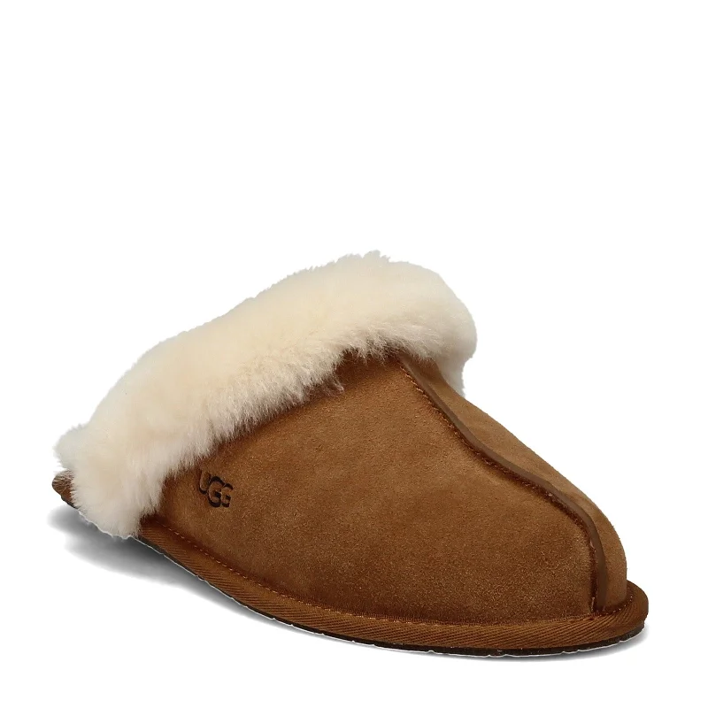 Practical and stylish women's shoes for travelWomen's UGG, Scuffette II Slipper