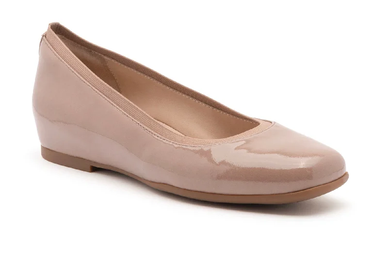 Chic and minimalist women's footwear trendsCadence Ballet