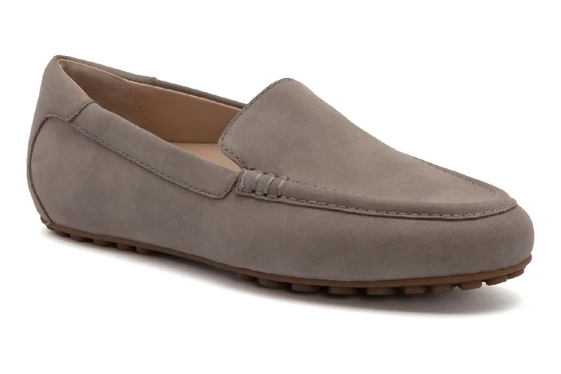 Chic and stylish women's shoes that complement every outfit and occasioHarbor