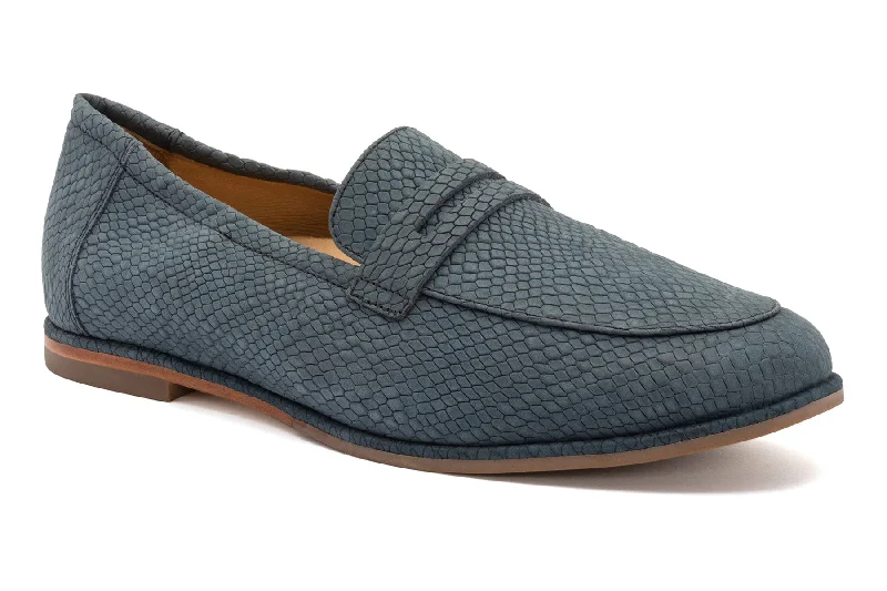 Stylish and comfortable women's shoes for long days at workStrada Loafer