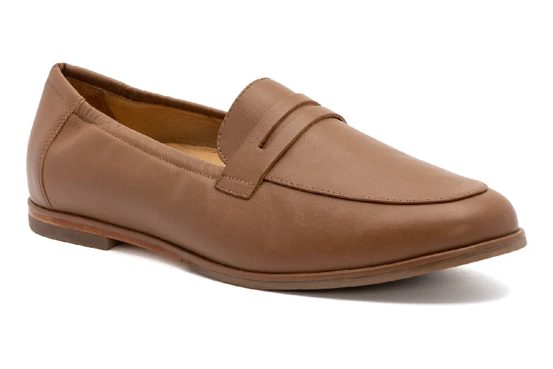 Chic and stylish women's shoes for fashion weekStrada Loafer