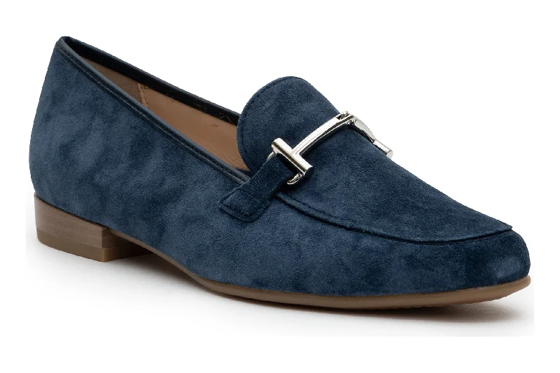 Practical and functional women's footwear solutionsKelowna