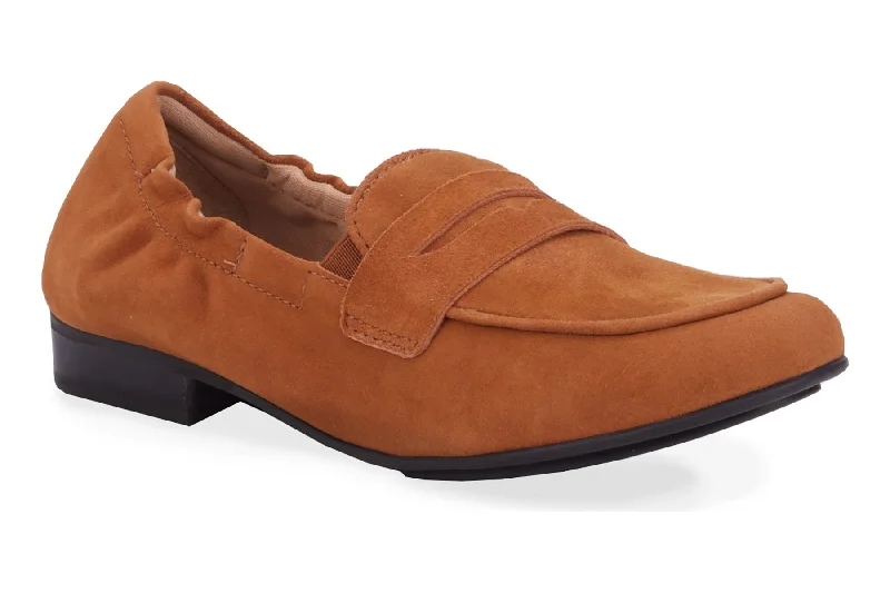 Chic and stylish women's shoes for graduation ceremoniesTrish