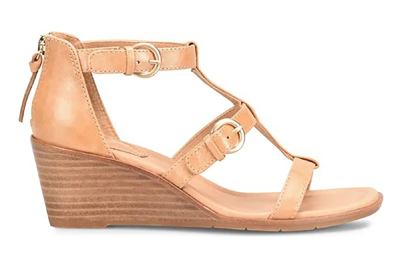 Flattering and stylish women's shoes for petite feetGaige