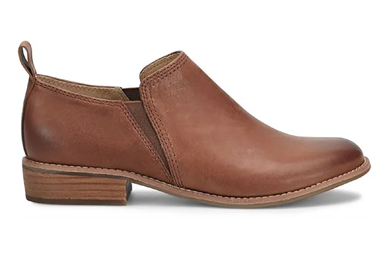 Elegant and sophisticated women's shoes for mature womenNaisbury